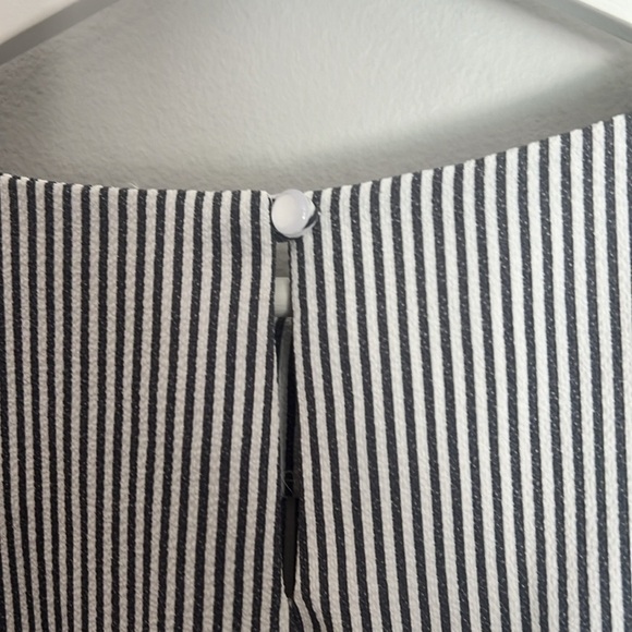 Monteau Pinstripe Blouse Size M - Picture 6 of 6